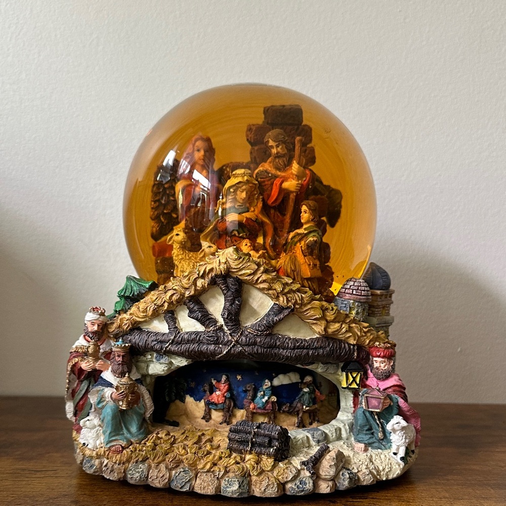 Vintage 1999 Grandeur Noel Musical Nativity Water Globe - 150mm Revolving Base